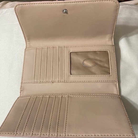 GUESS baby pink leather wallet - Picture 2 of 3